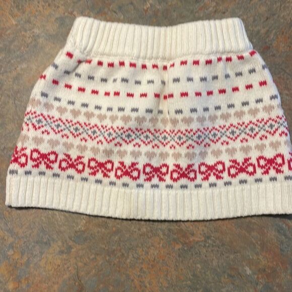 24 mo Baby Girl Christmas Skirt with Buttons - Picture 3 of 4